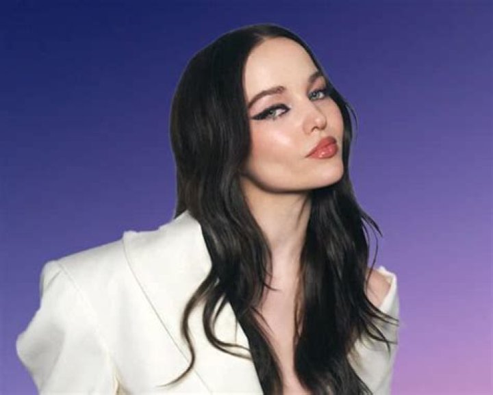 Dove Cameron Age, Net Worth, Boyfriend, Family & Biography
