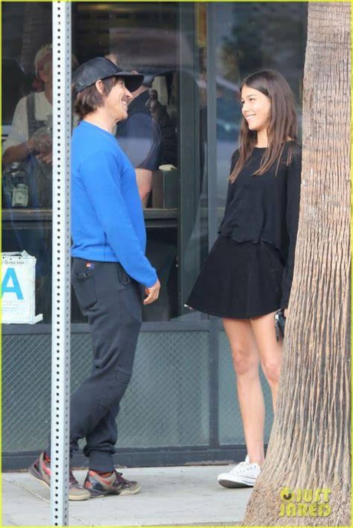 Photo anthony kiedis 20 year old girlfriend show off pda 13 Photo